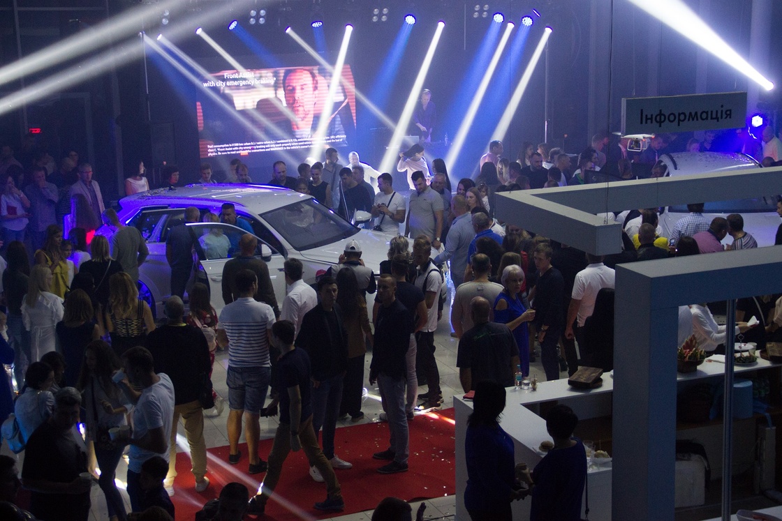 Volkswagen Touareg.jpg